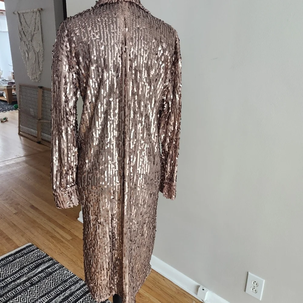 ONTWELFTH Elegant Sequin Duster in  Gold - Picture 2 of 5